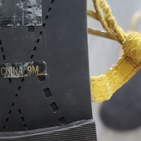 Dolce Vita Sandals - Picture 4 of 4